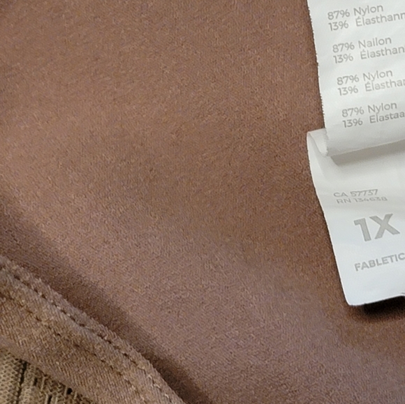 Fabletics shorts set - Picture 7 of 8